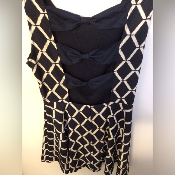 Altar’d state navy cream sleeveless dress with back bow detail size medium - Picture 9 of 9